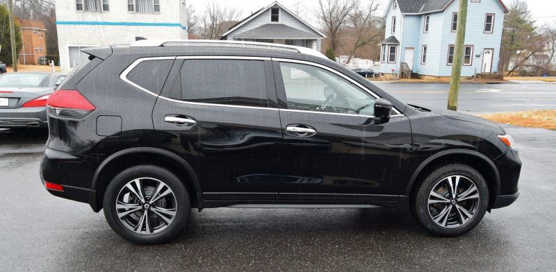 Used 2020 Nissan Rogue SV w/ Premium Package image 10