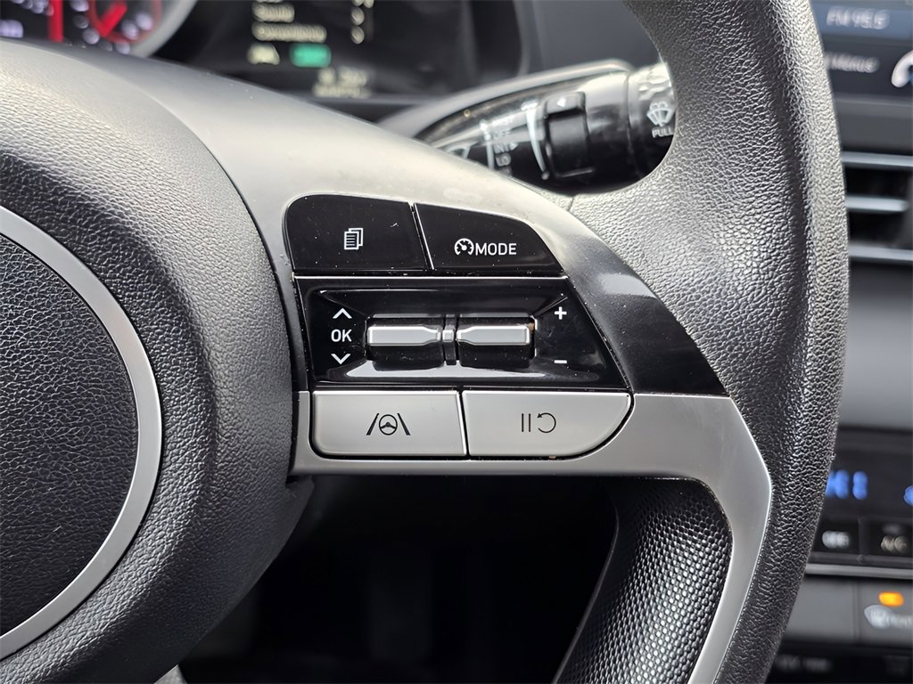 Used 2022 Hyundai Elantra SEL image 25