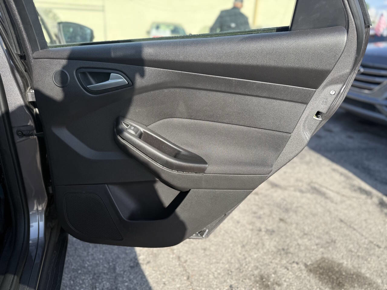 Used 2013 Ford Focus Titanium w/ Titanium Handling Pkg FWD image 23