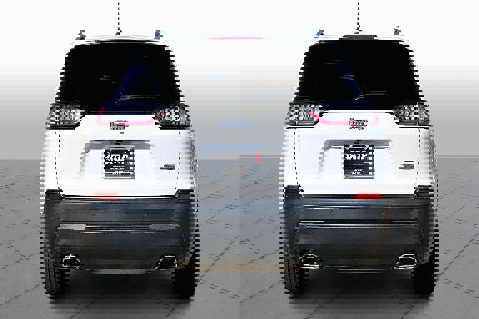 Used 2021 Jeep Cherokee Latitude Lux w/ Mopar Interior Package image 4