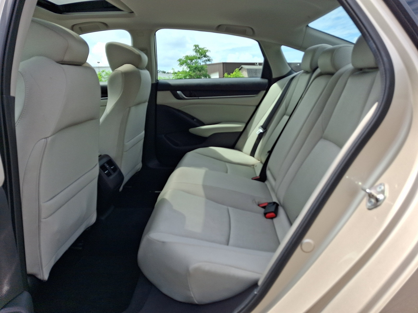 Used 2018 Honda Accord EX image 10