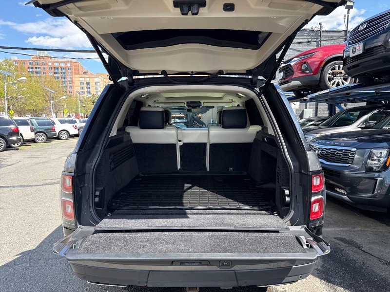 Used 2018 Land Rover Range Rover HSE image 32