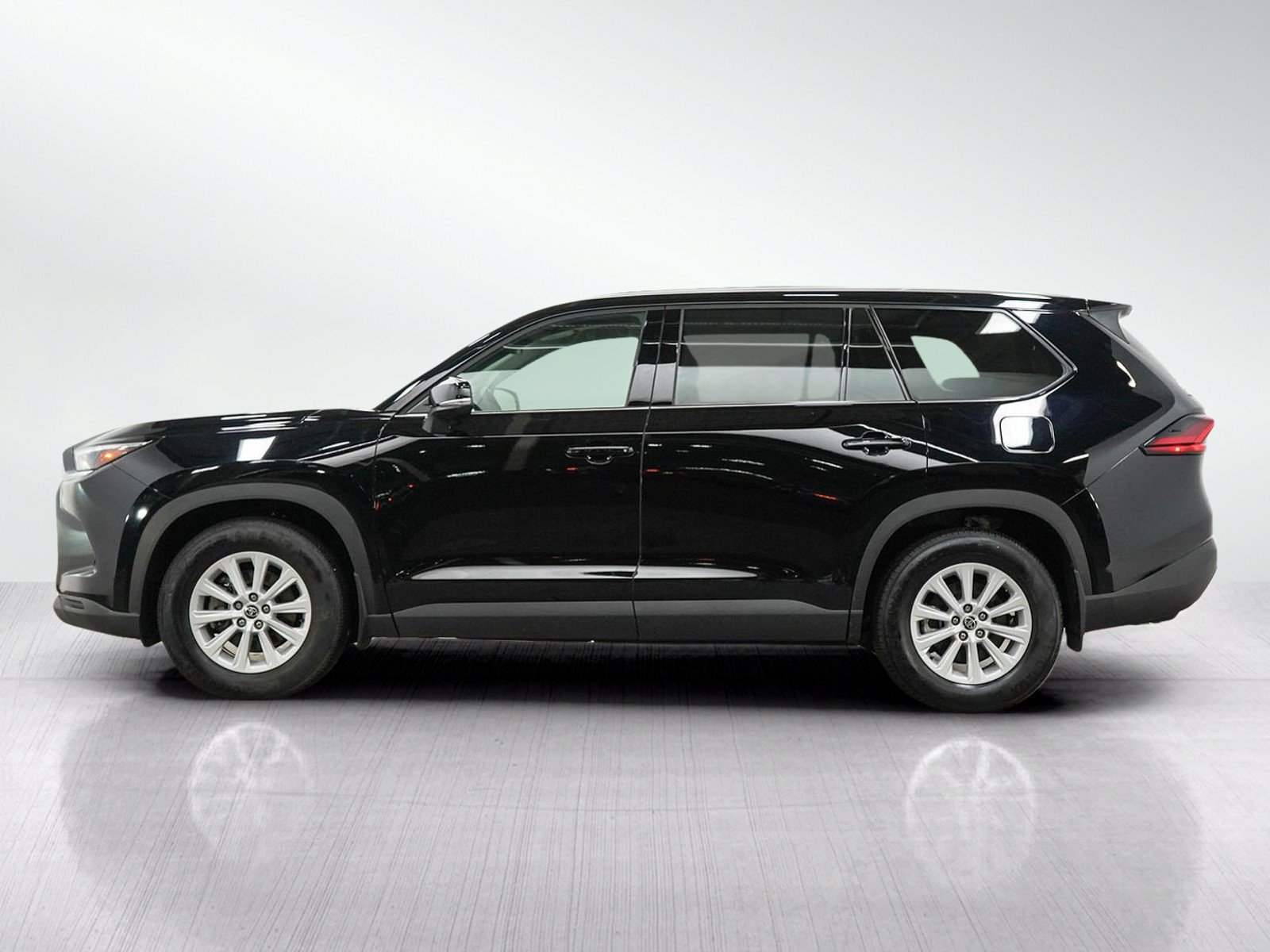 Used 2025 Toyota Grand Highlander AWD image 2