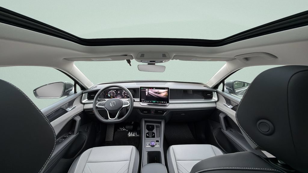 New 2026 Volkswagen Tiguan SE FWD image 27
