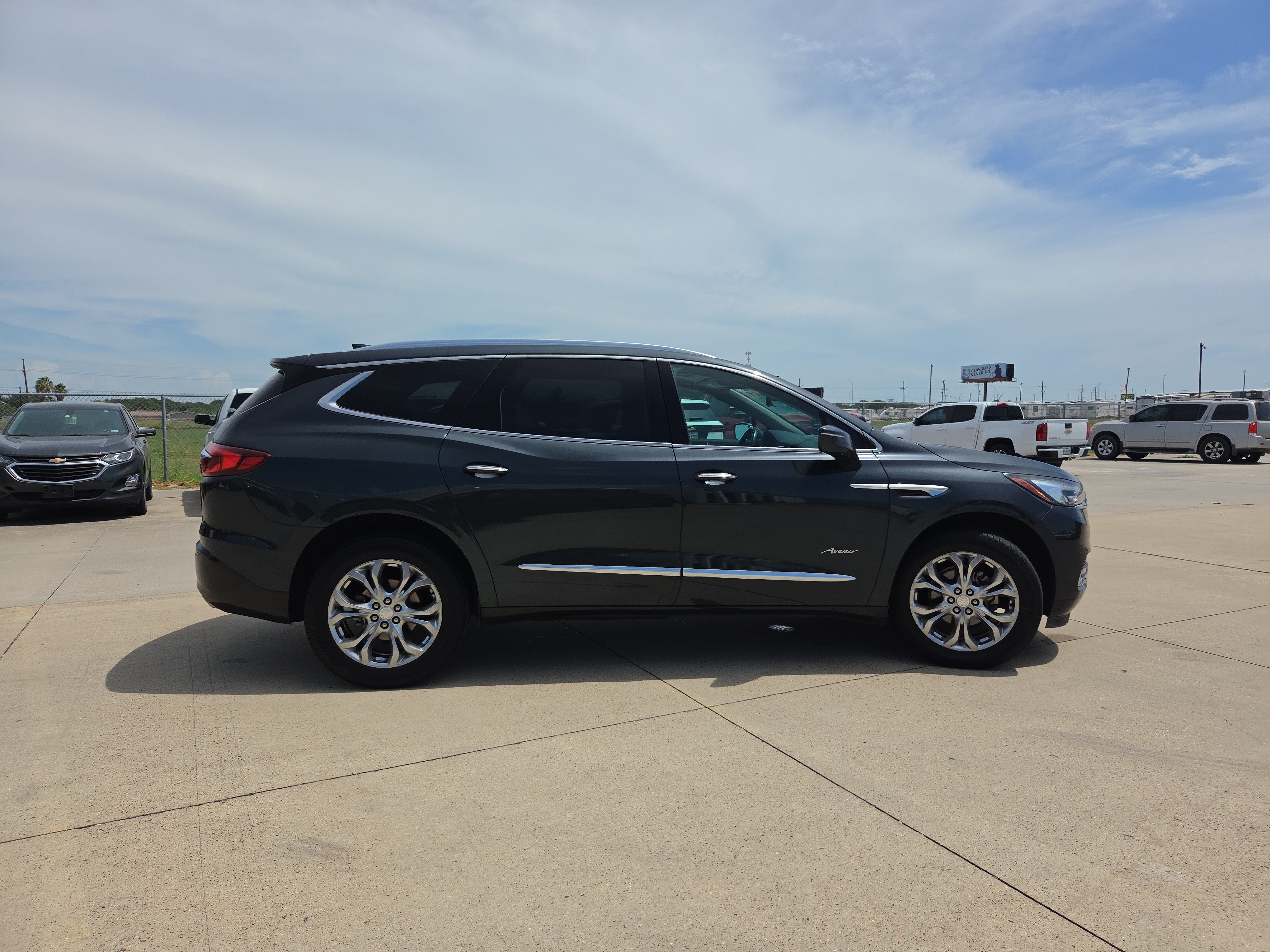 Used 2019 Buick Enclave Avenir w/ Avenir Technology Package FWD image 4