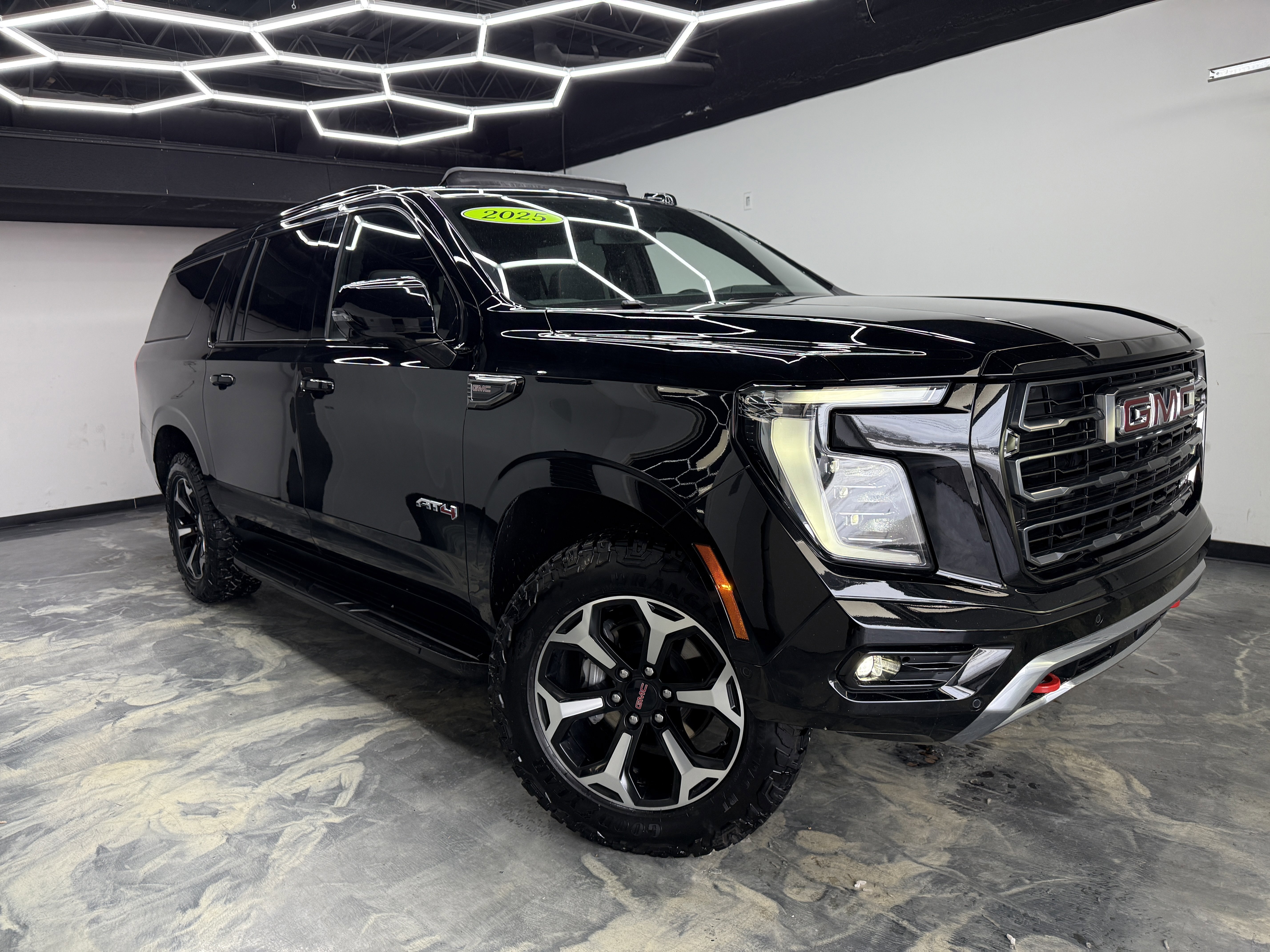 Used 2025 GMC Yukon XL AT4 image 6