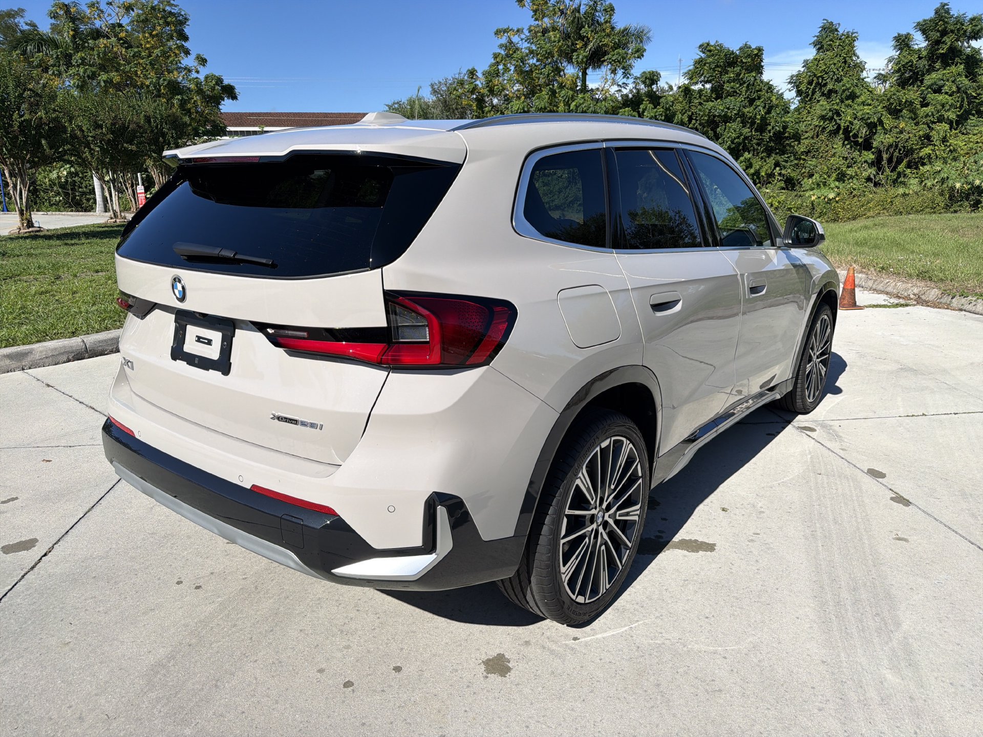 Used 2026 BMW X1 xDrive28i AWD/4WD image 4