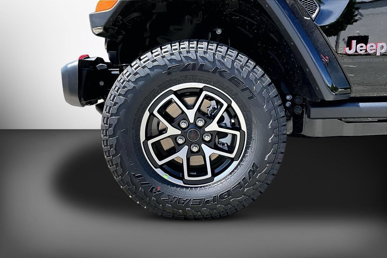 New 2026 Jeep Gladiator Rubicon w/ Steel Power Dome Hood Package AWD/4WD image 28