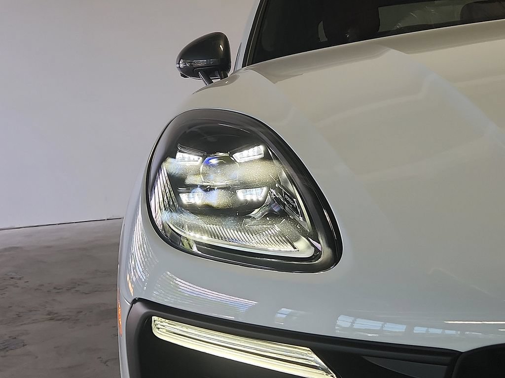 New 2026 Porsche Macan Turbo AWD/4WD image 9