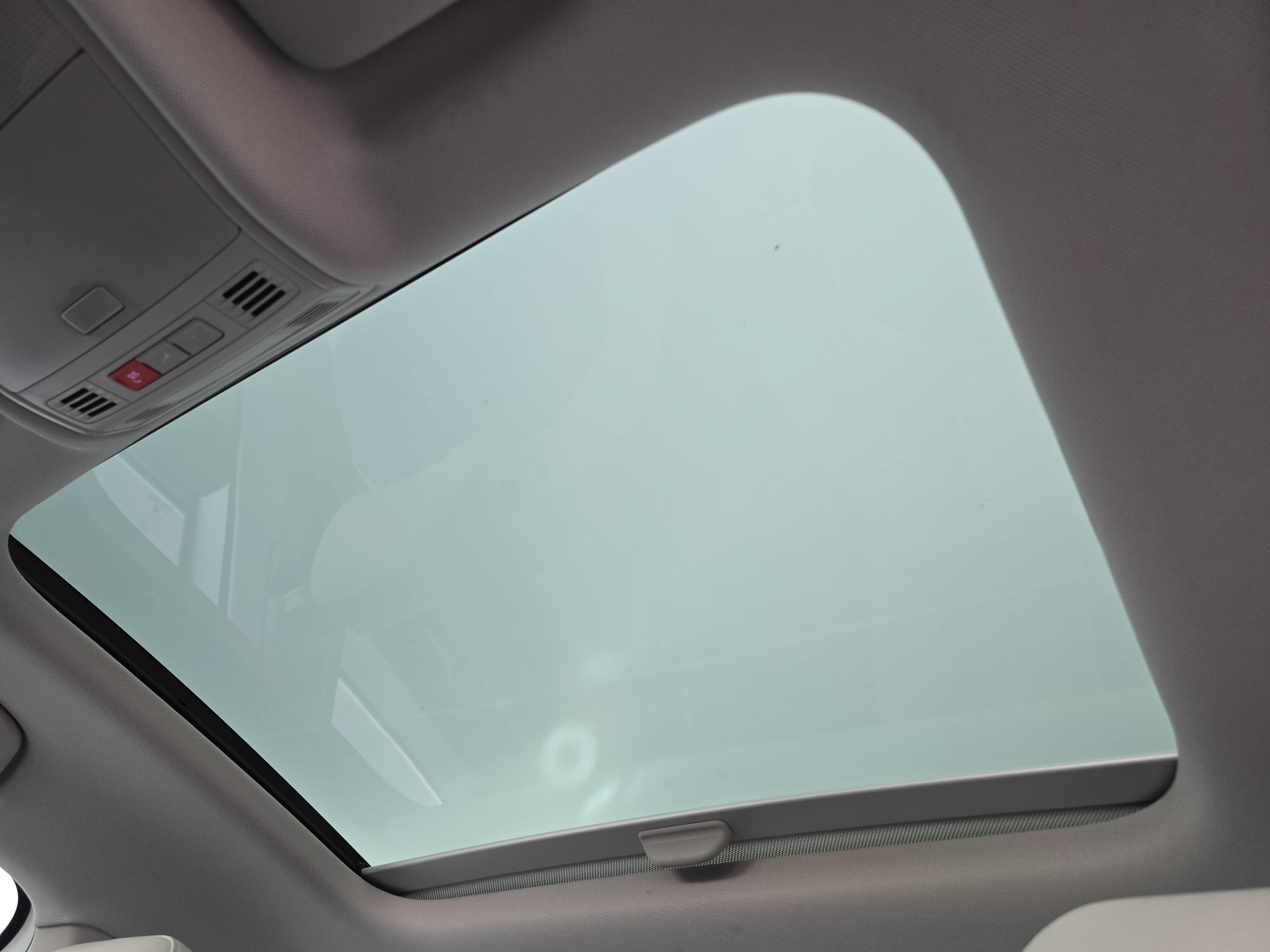 Certified 2025 Volkswagen Jetta SE w/ Sunroof Package FWD image 29