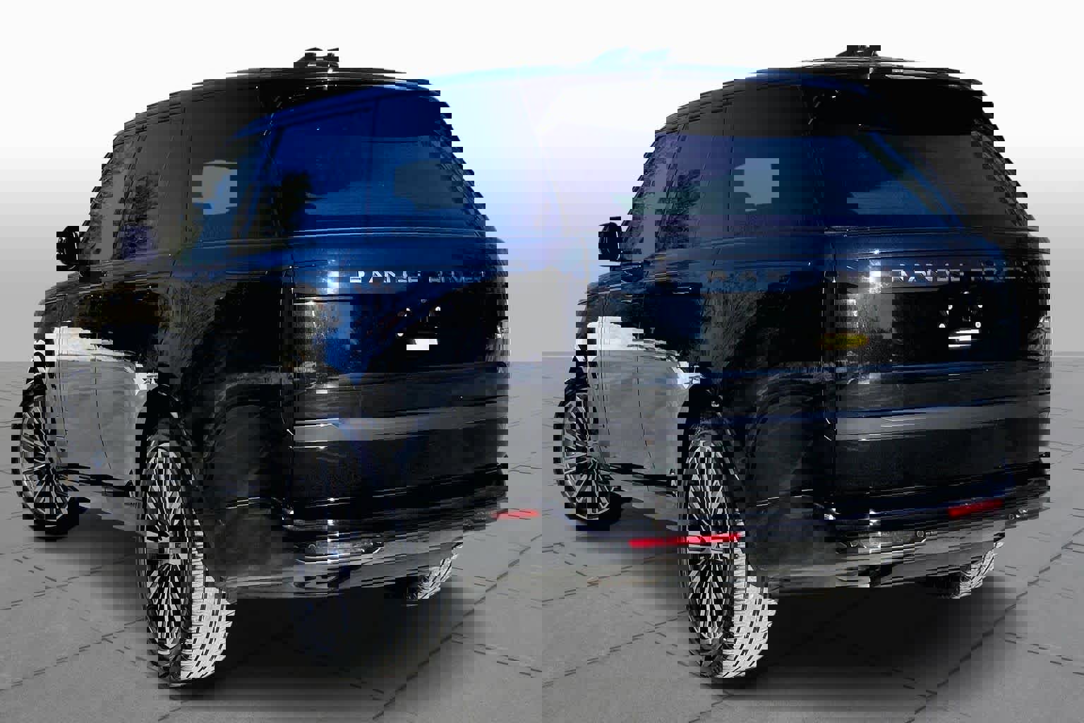 Used 2023 Land Rover Range Rover Autobiography image 12