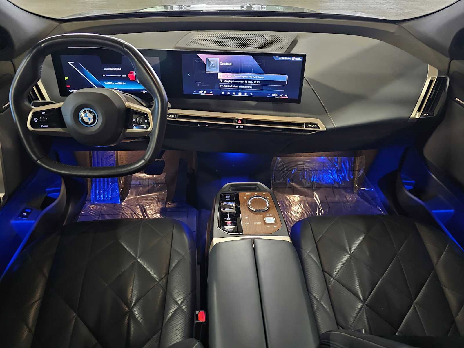 Used 2024 BMW iX xDrive50 w/ Premium Package image 9