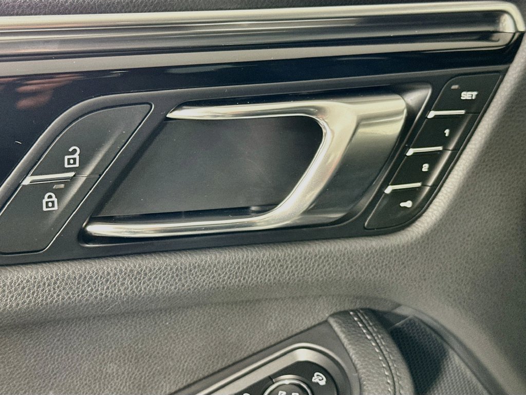Certified 2023 Porsche Macan AWD/4WD image 20