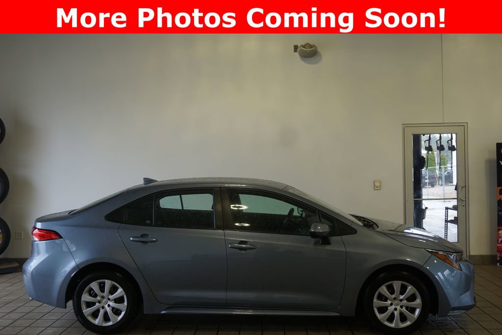 Used 2023 Toyota Corolla LE image 2