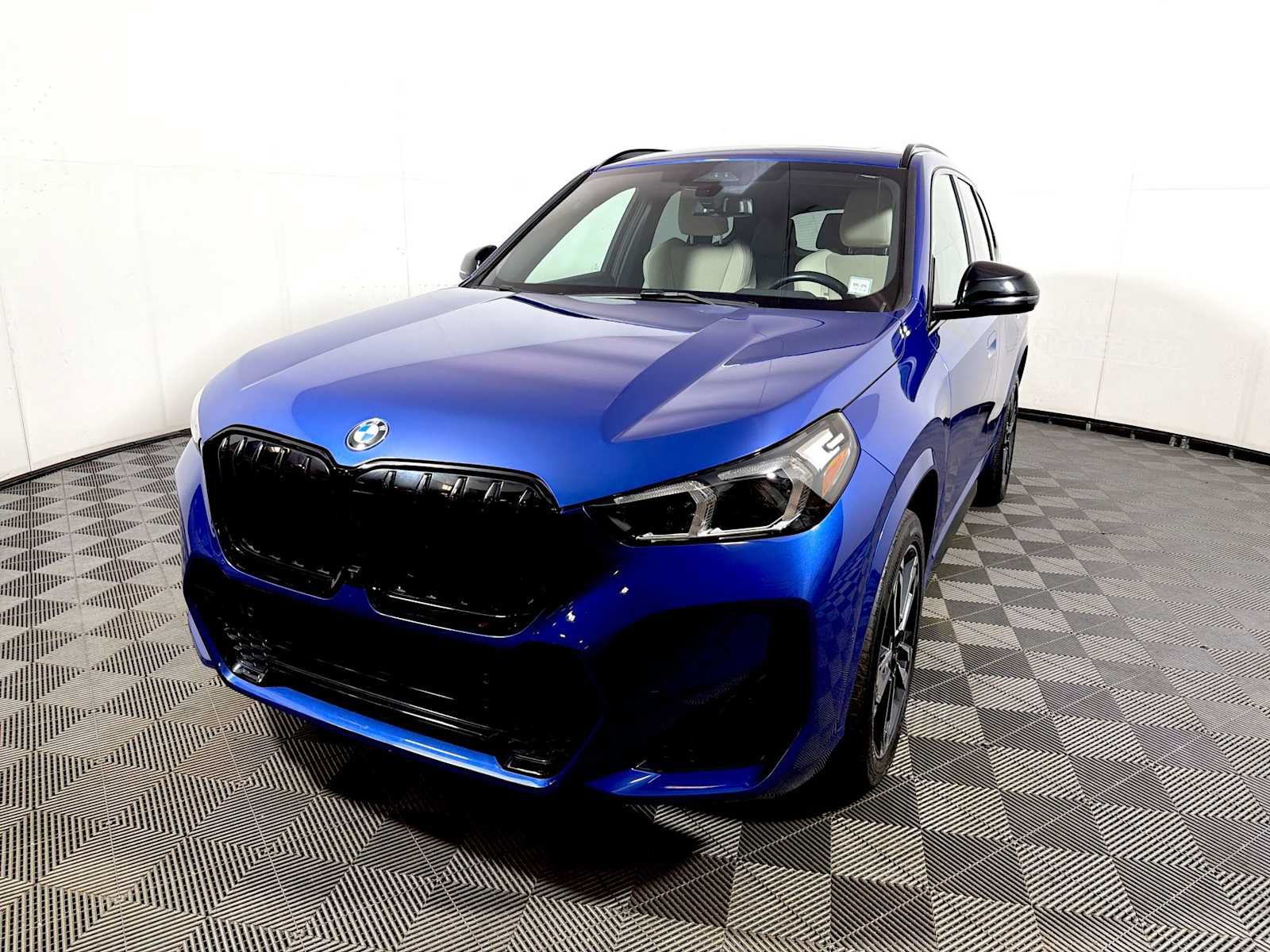 Certified 2023 BMW X1 xDrive28i w/ Premium Package AWD/4WD image 3