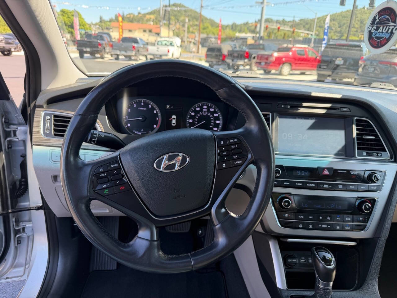 Used 2015 Hyundai Sonata Limited w/ Option Group 06 FWD image 9