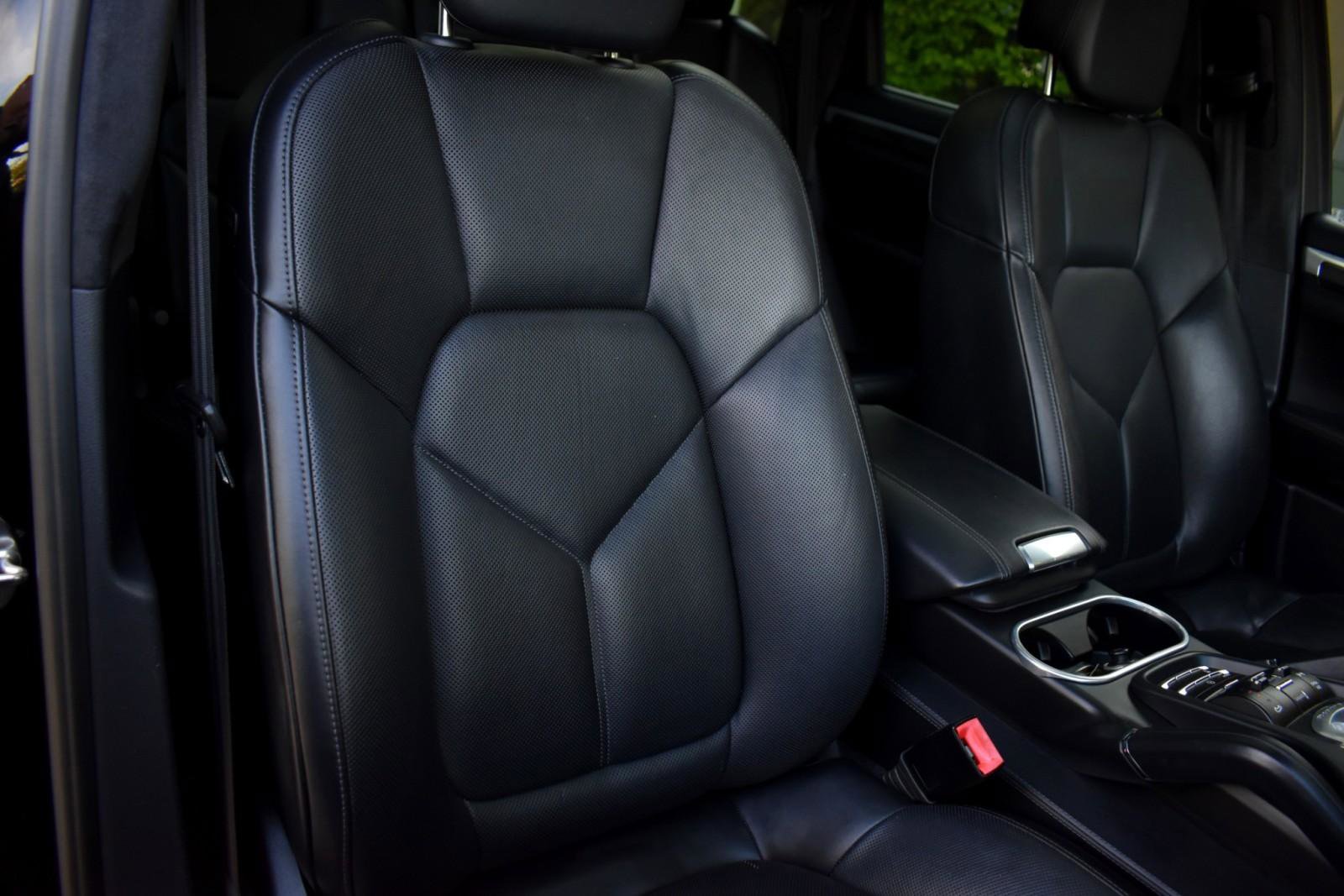 Used 2014 Porsche Cayenne Turbo w/ Comfort Plus Package (PU4) image 45