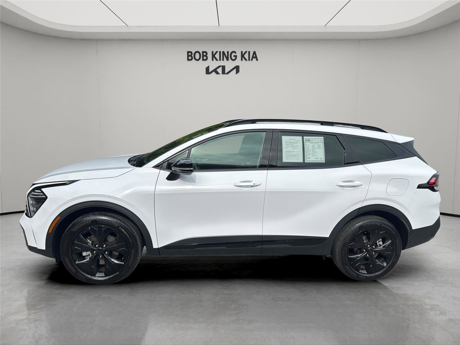 Used 2025 Kia Sportage X-Line w/ Premium Package image 2