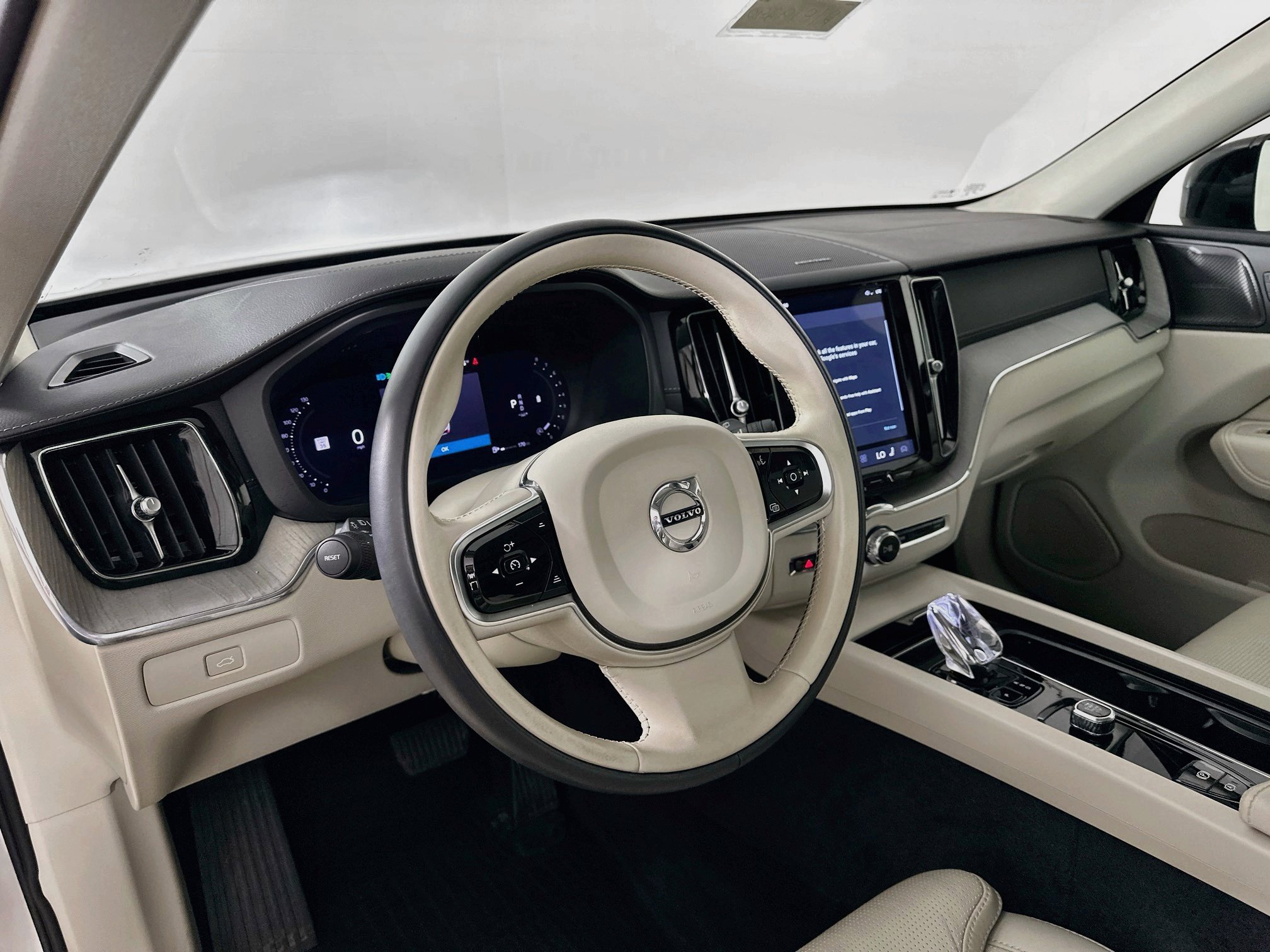 Used 2024 Volvo XC60 B5 Ultimate w/ Climate Package AWD/4WD image 9