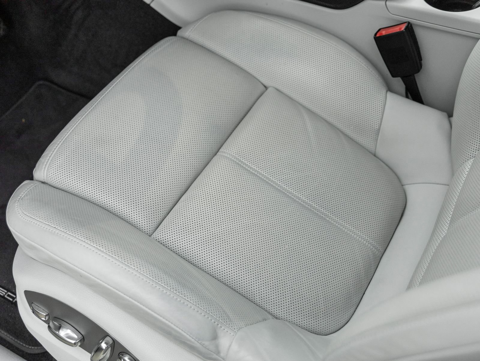 Certified 2023 Porsche Macan image 22