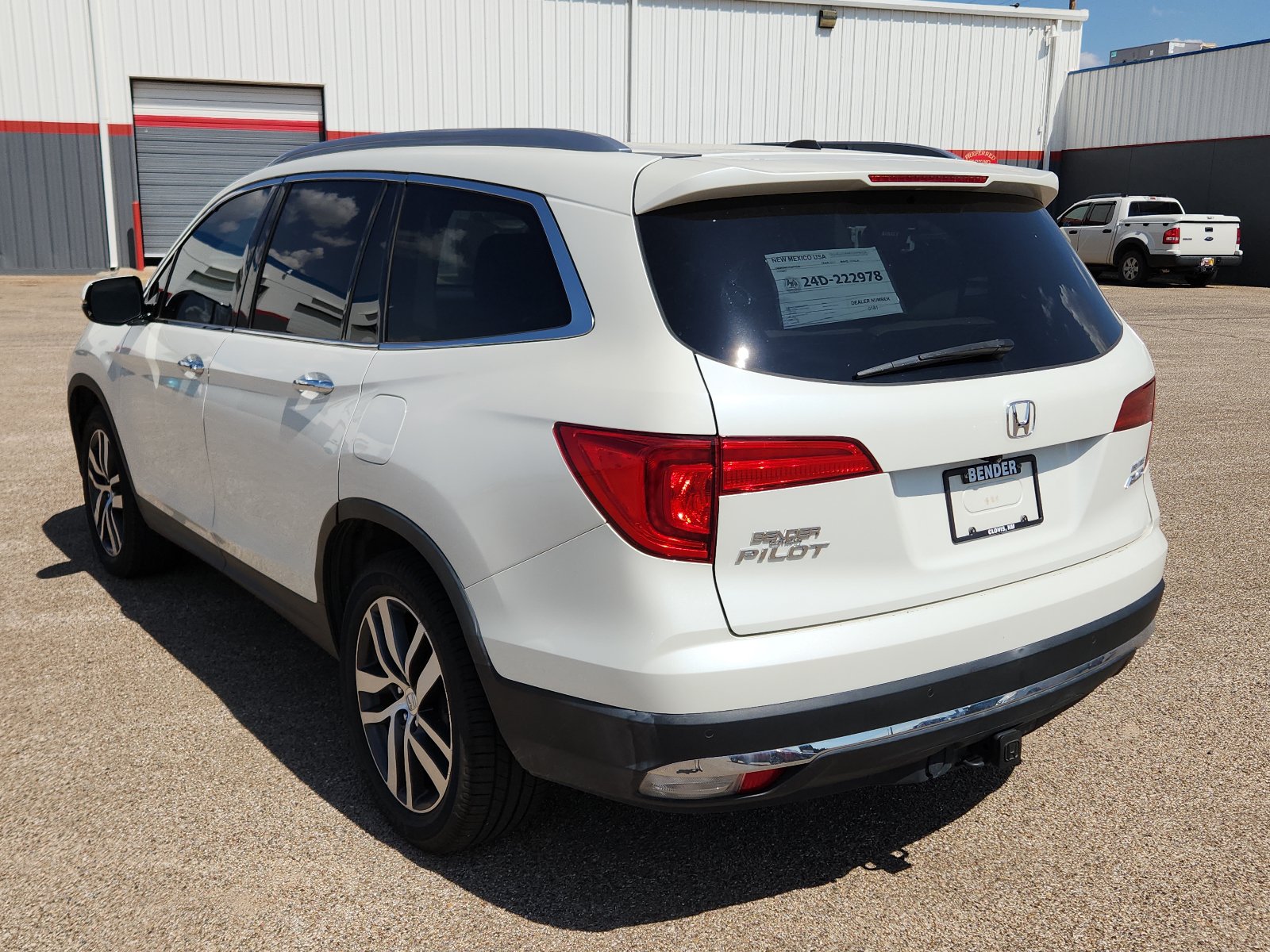 Used 2017 Honda Pilot Elite image 3