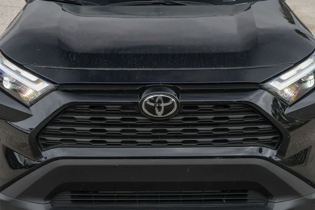 Used 2025 Toyota RAV4 LE FWD image 5