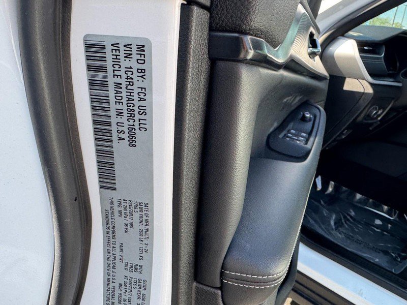 Used 2024 Jeep Grand Cherokee Laredo w/ Luxury Tech Group I image 22