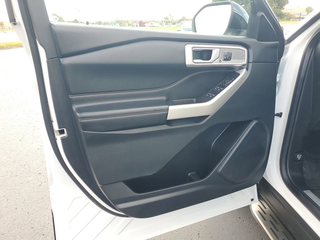 Used 2023 Ford Explorer Limited w/ Equipment Group 301A image 6