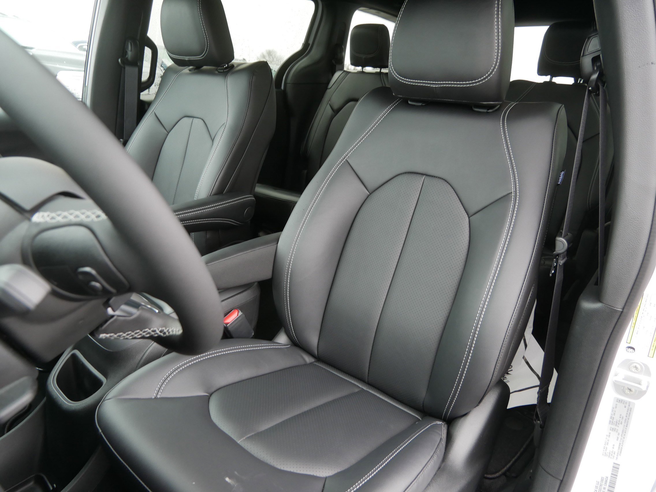 New 2026 Chrysler Voyager LX image 5