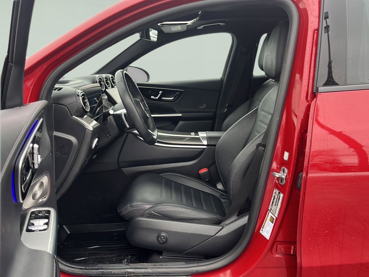 Used 2024 Mercedes-Benz GLC 300 4MATIC image 23