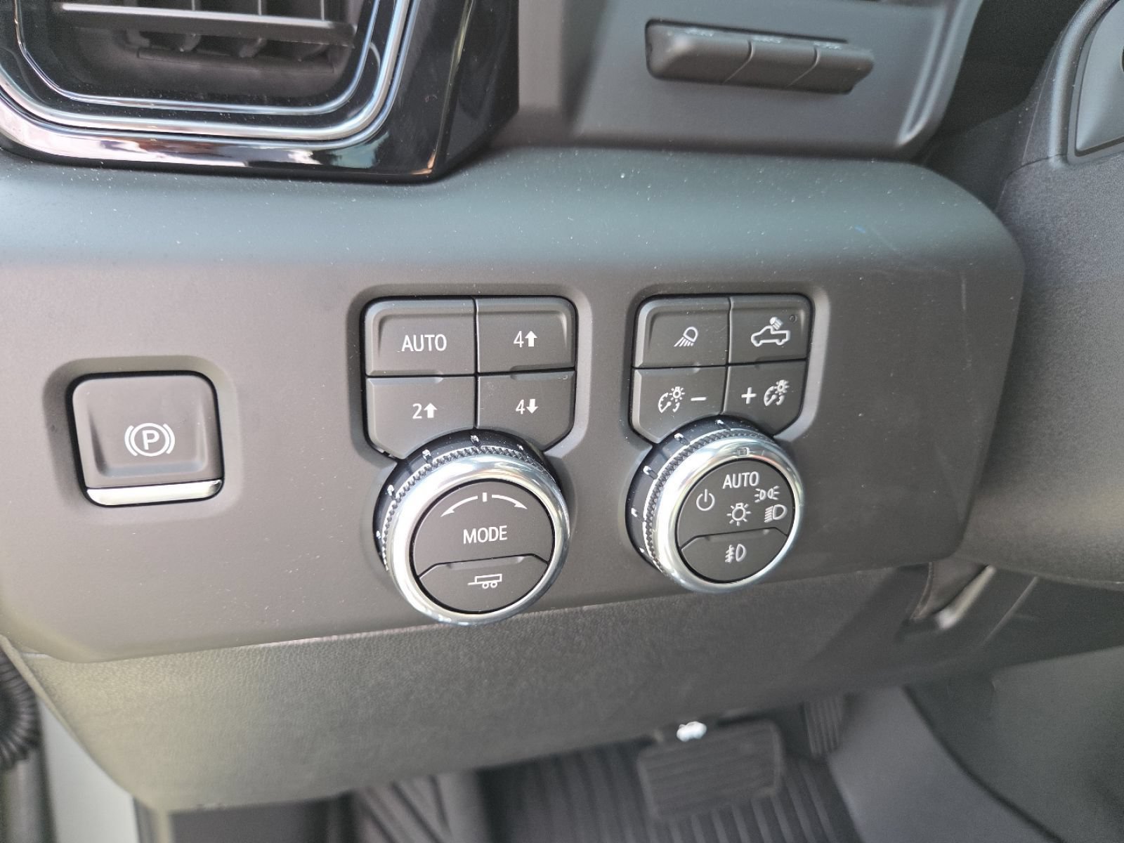New 2026 GMC Sierra 2500 AT4 w/ AT4 Premium Plus Package AWD/4WD image 6