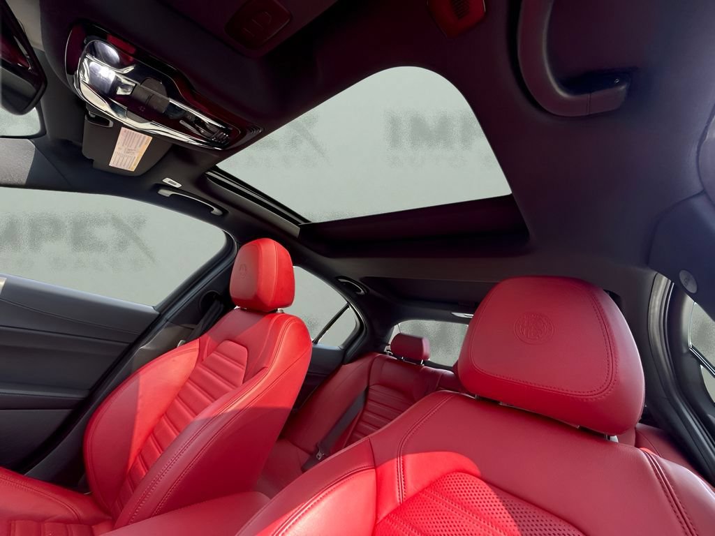 Used 2024 Alfa Romeo Giulia Veloce RWD image 11