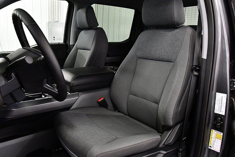 Used 2025 Ford F150 Lightning XLT image 33