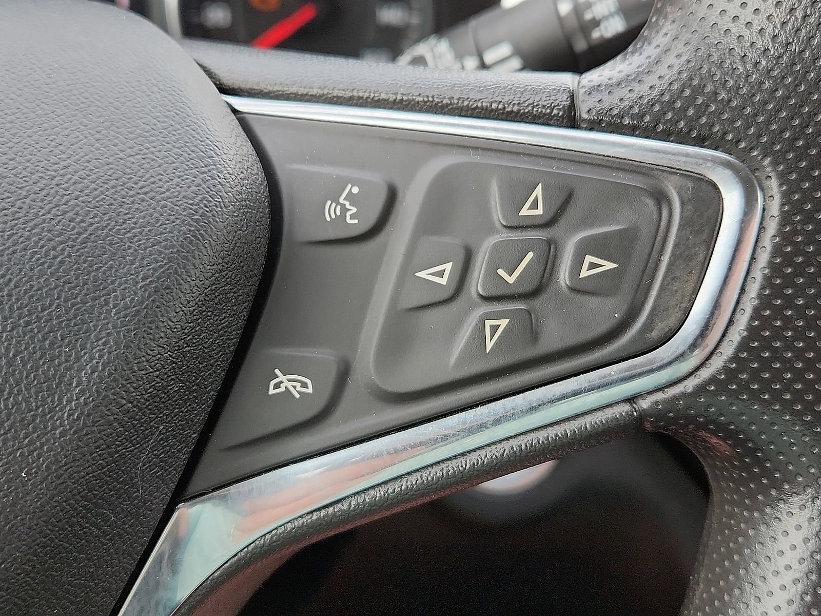 Used 2020 Chevrolet Equinox LT FWD image 17