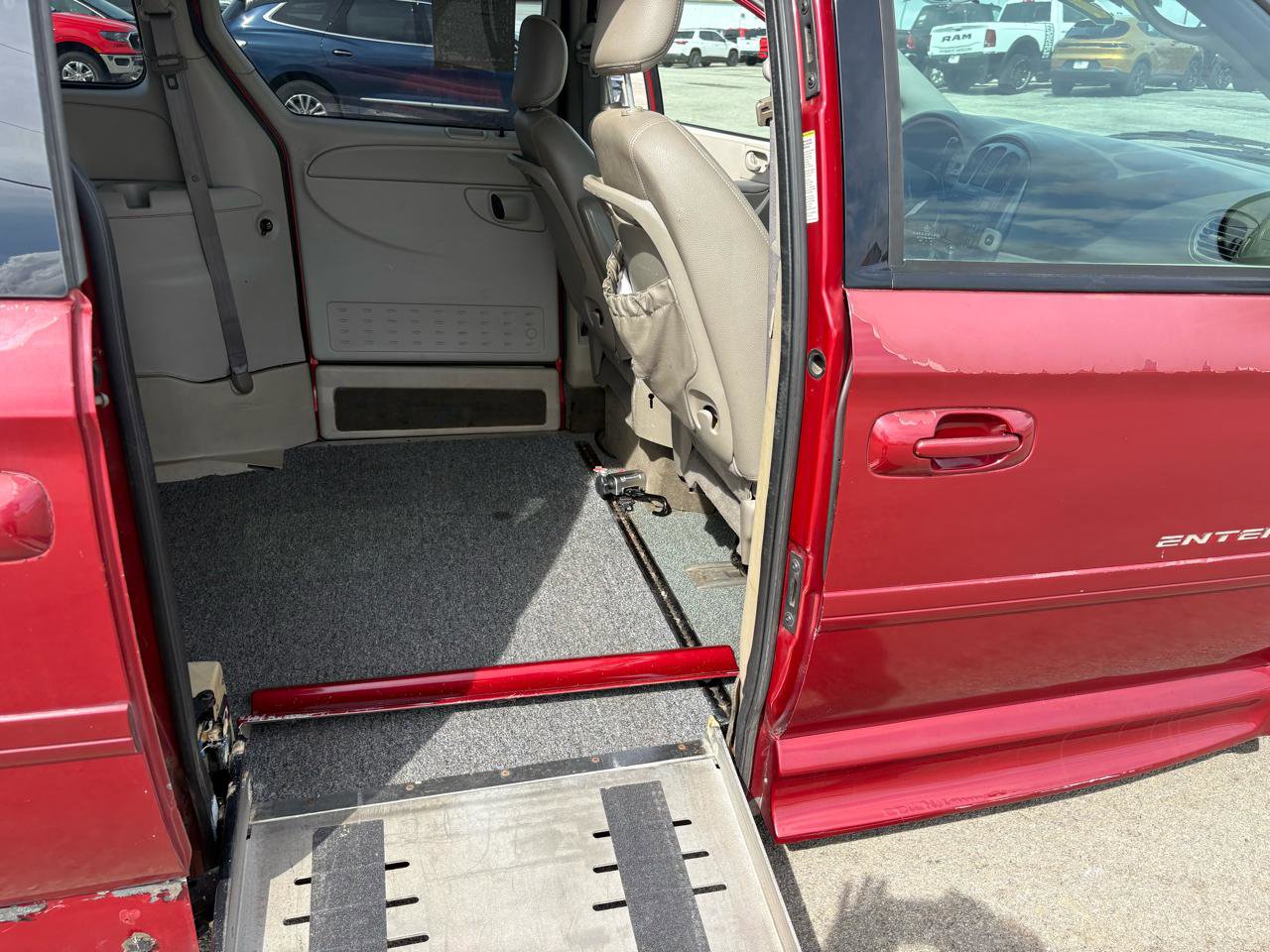 Used 2005 Dodge Grand Caravan SXT image 34