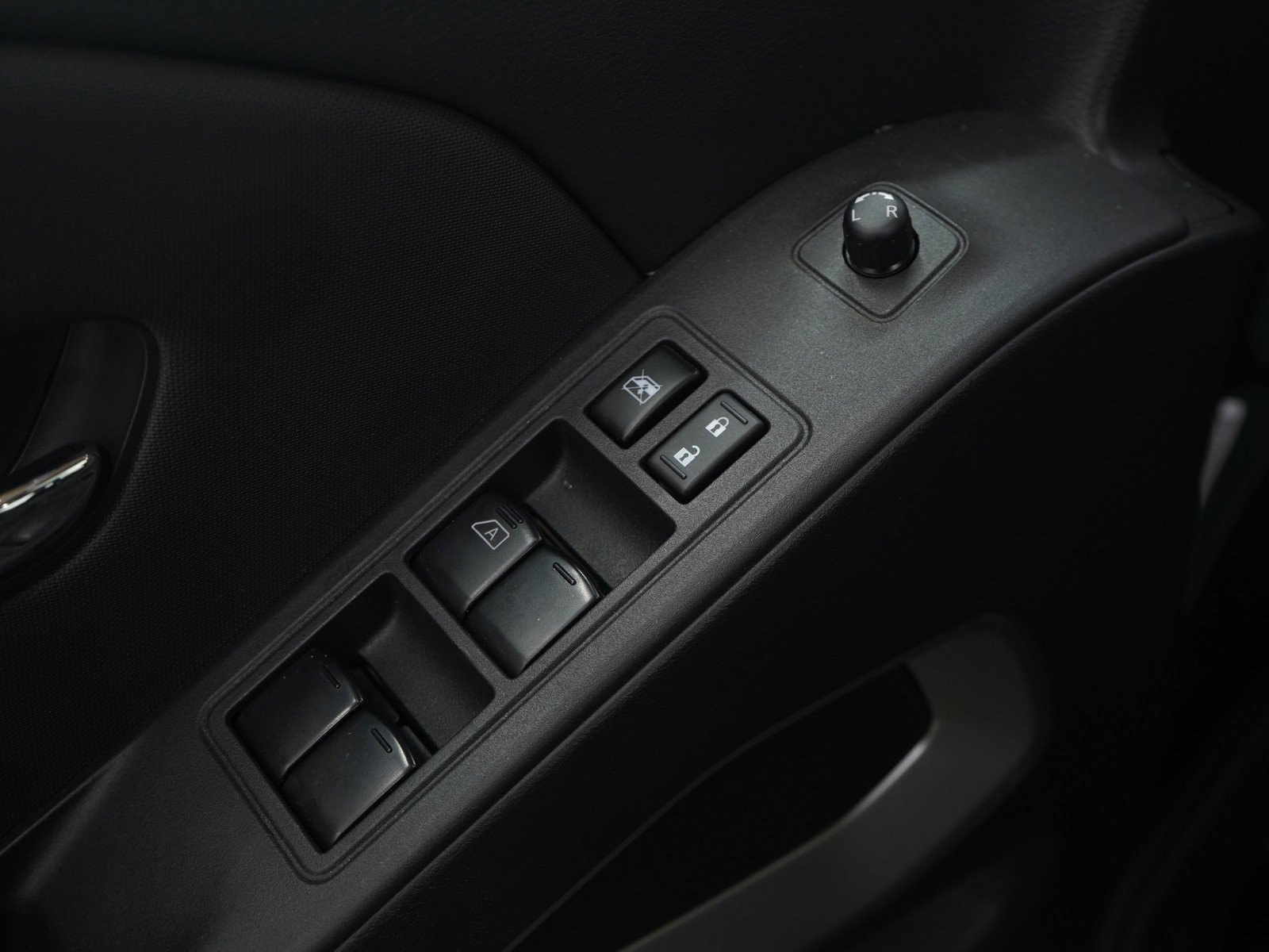 Used 2024 Nissan Frontier SL w/ Technology Package image 22