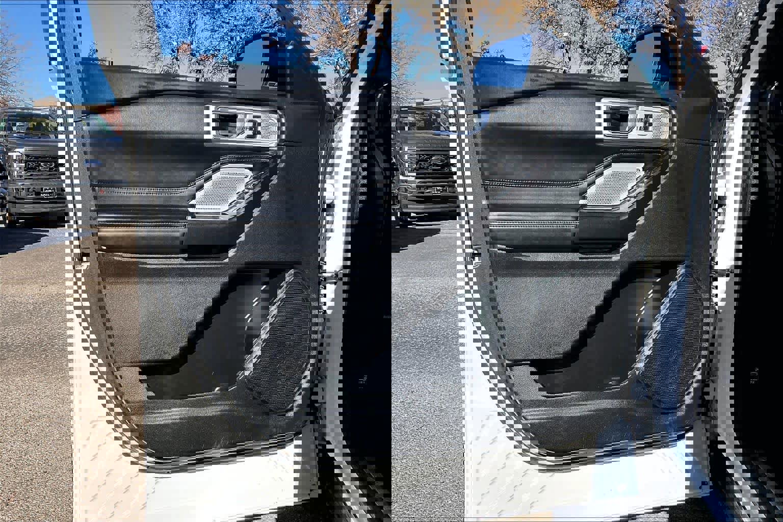 Used 2020 Ford Explorer Platinum w/ Premium Technology Package image 39