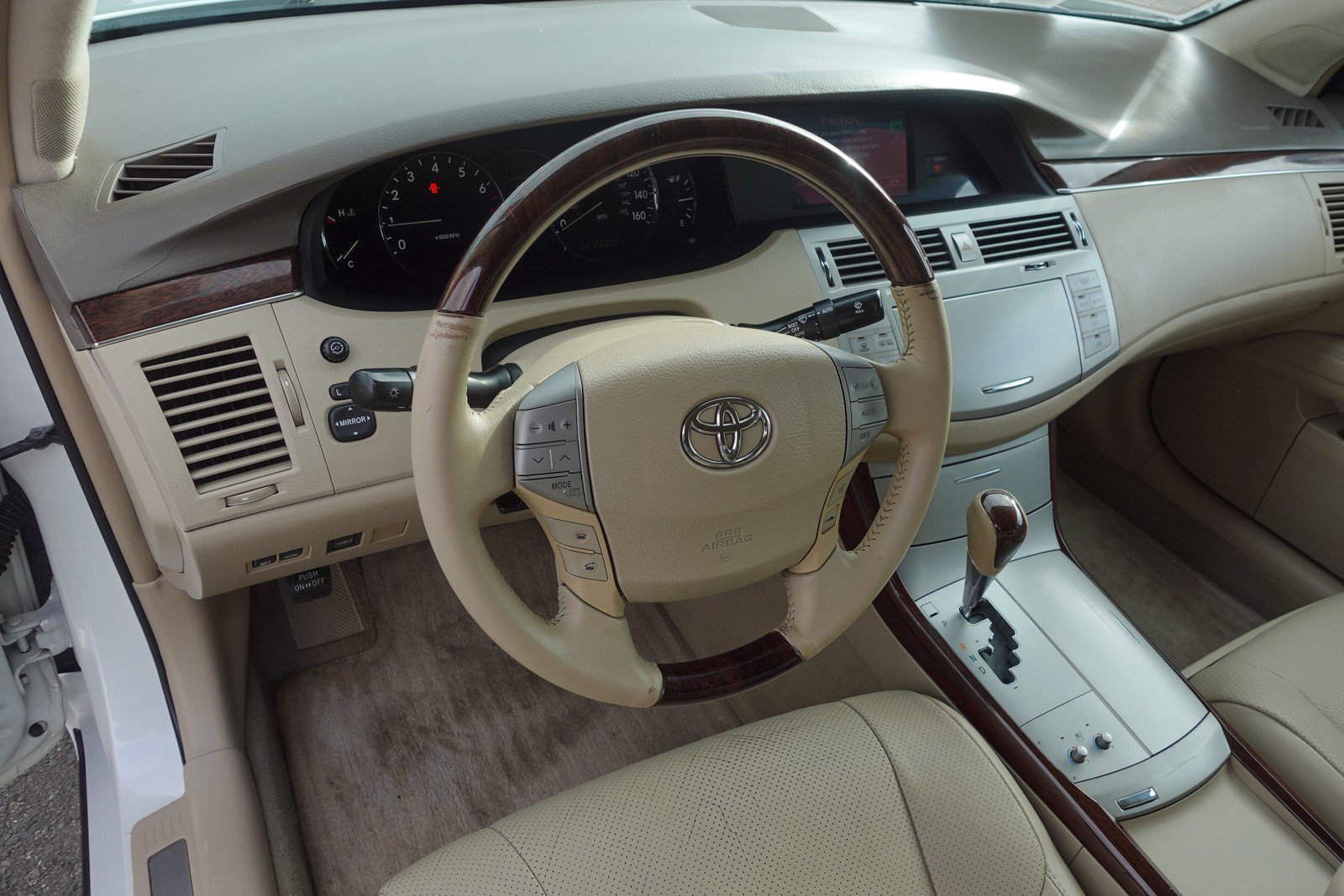 Used 2008 Toyota Avalon Limited image 9