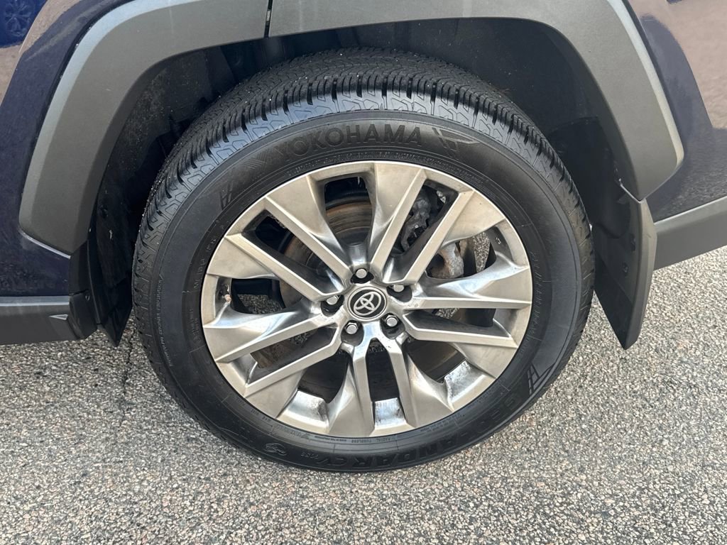 Used 2021 Toyota RAV4 XLE Premium image 37