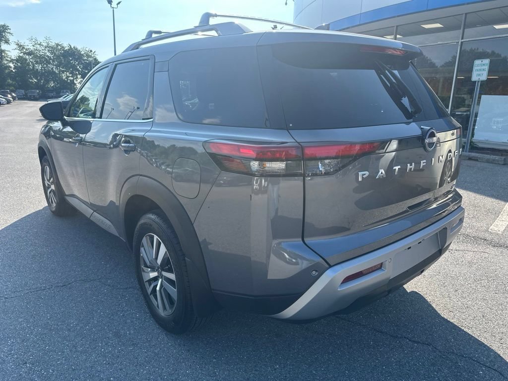 Used 2025 Nissan Pathfinder SL FWD image 7