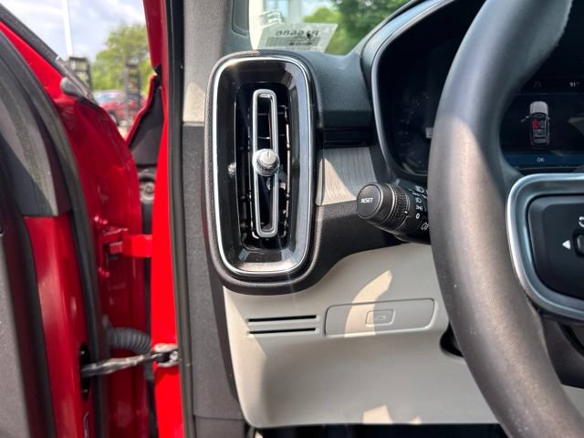 Used 2023 Volvo XC40 B4 Ultimate w/ Protection Package Premier FWD image 28