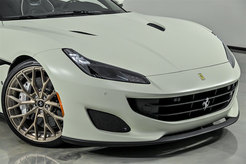 Used 2019 Ferrari Portofino RWD image 3