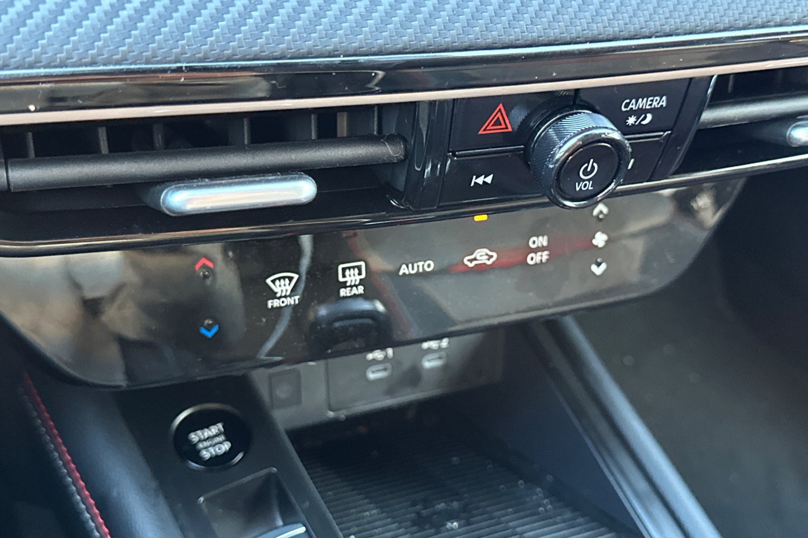 Used 2025 Nissan Kicks SR AWD/4WD image 30