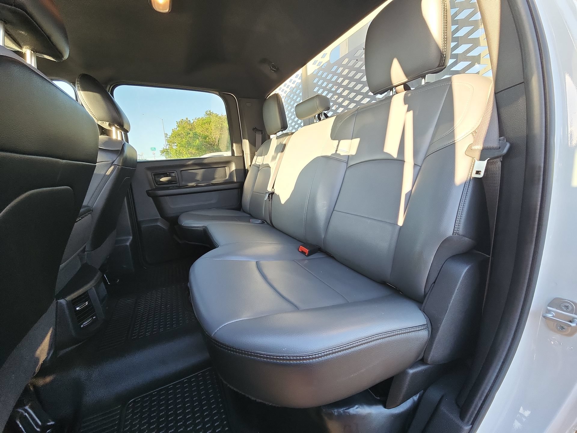 Used 2021 RAM 4500 Tradesman w/ Chrome Appearance Group RWD image 23