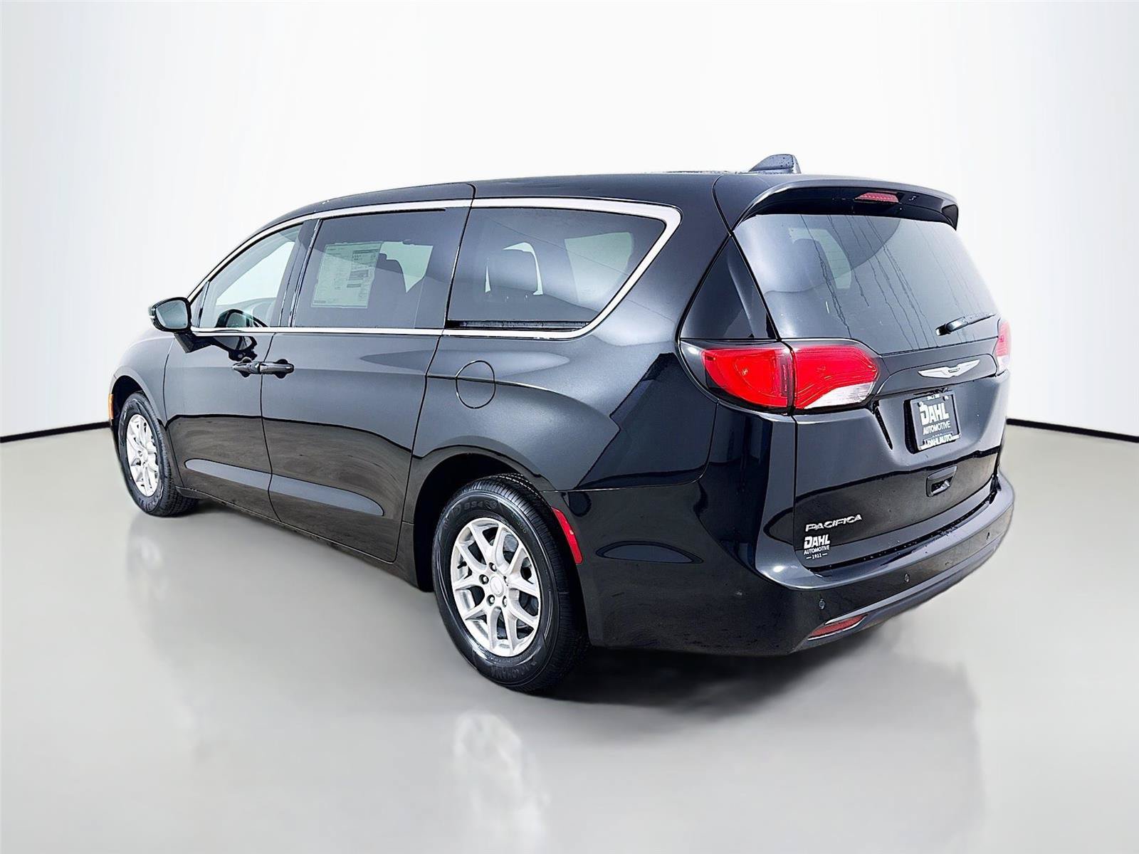 New 2027 Chrysler Pacifica LX FWD image 10