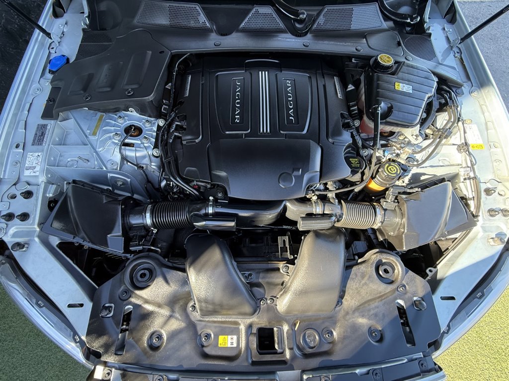 Used 2014 Jaguar XJ AWD image 38