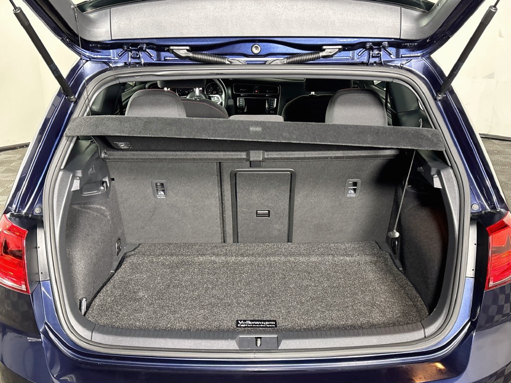 Used 2015 Volkswagen Golf 2-Door FWD image 18