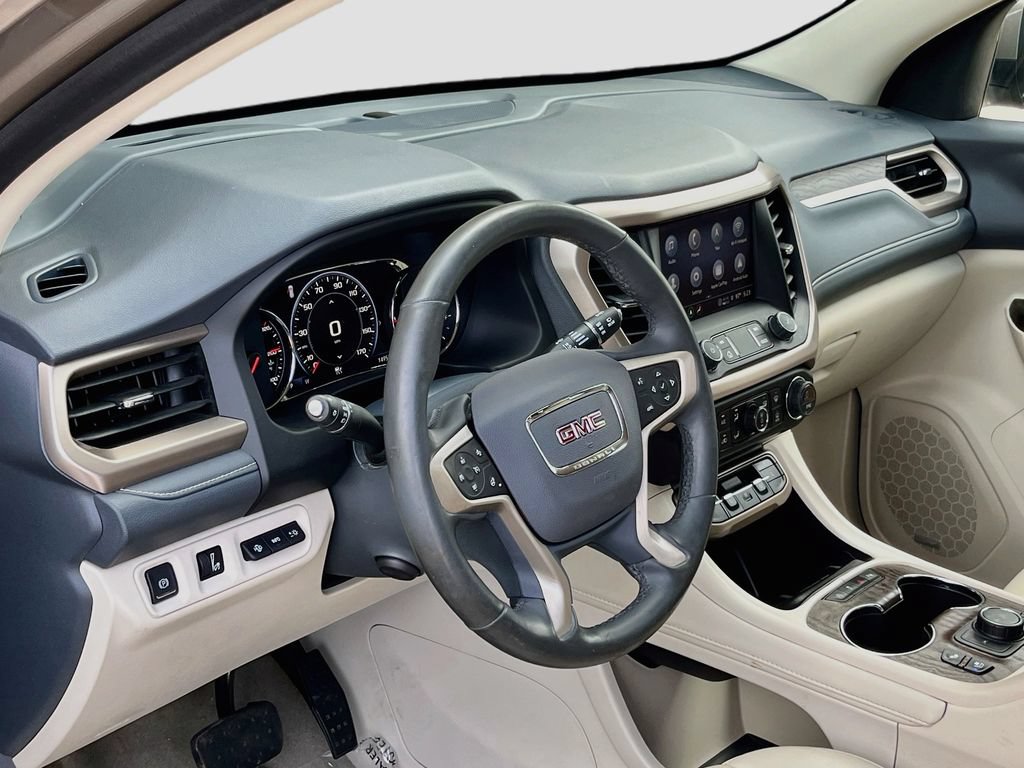 Used 2023 GMC Acadia Denali w/ Denali Technology Package FWD image 9