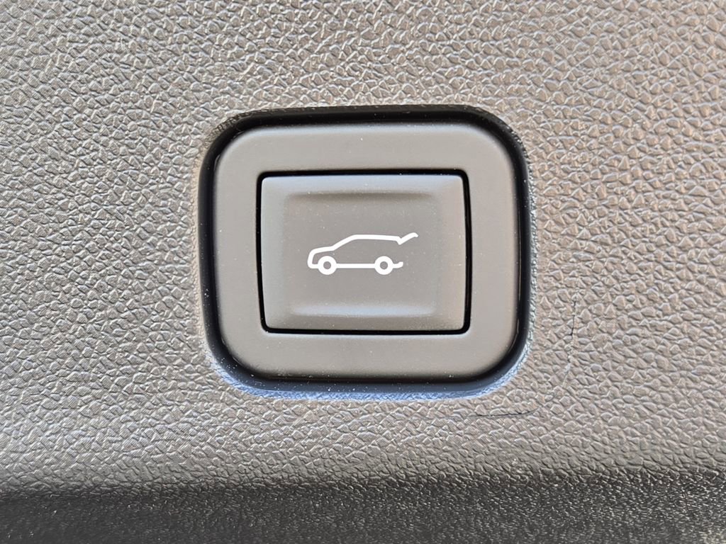 New 2026 GMC Acadia Denali w/ Super Cruise Package image 12