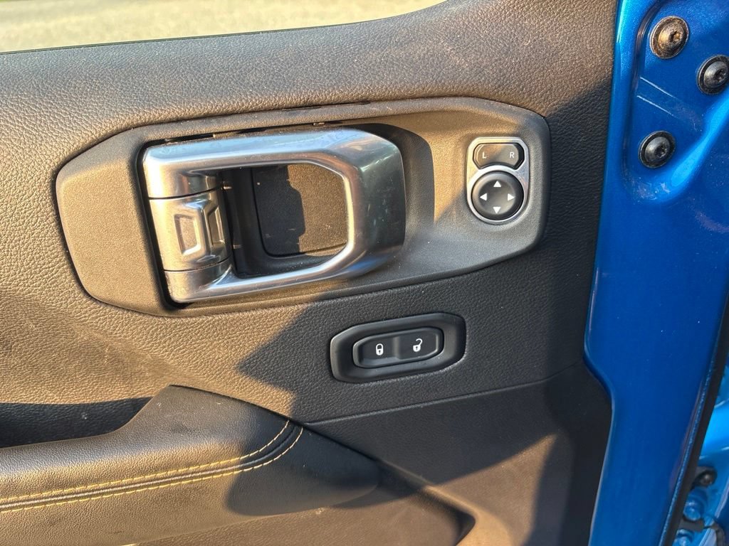 Used 2025 Jeep Gladiator Sport AWD/4WD image 16